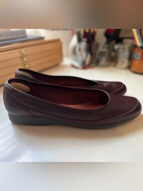 Vintage Rockport Burgundy Wedge Flats - 9